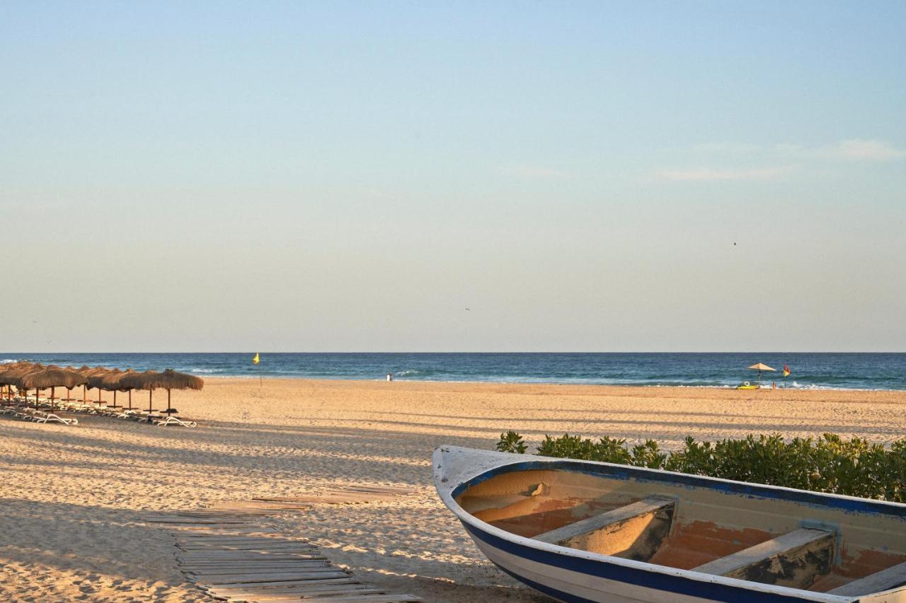 アル ファナル ホテル アンド レジデンシズ サラーラ エクステリア 写真 Beach in the city of Cabo del Rey