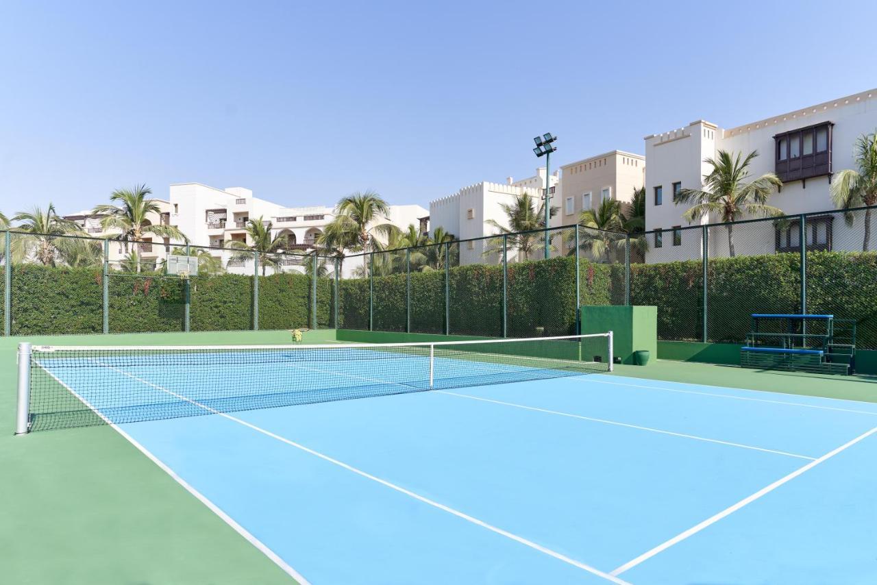 アル ファナル ホテル アンド レジデンシズ サラーラ エクステリア 写真 Tennis court at the resort