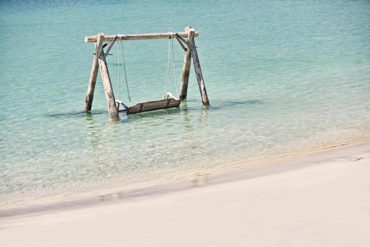 アル ファナル ホテル アンド レジデンシズ サラーラ エクステリア 写真 Swing at the beach