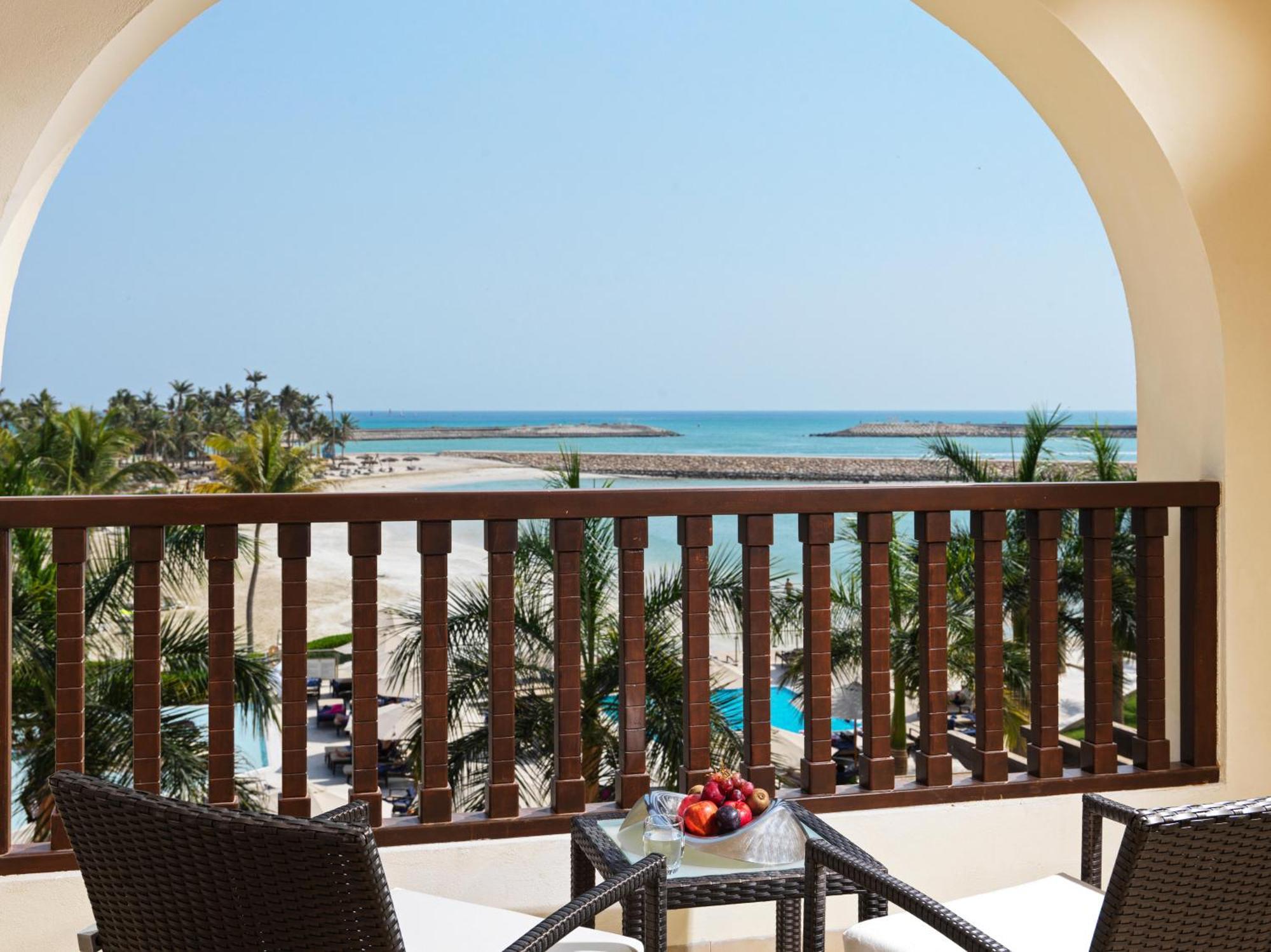 アル ファナル ホテル アンド レジデンシズ サラーラ エクステリア 写真 View from the balcony of a suite