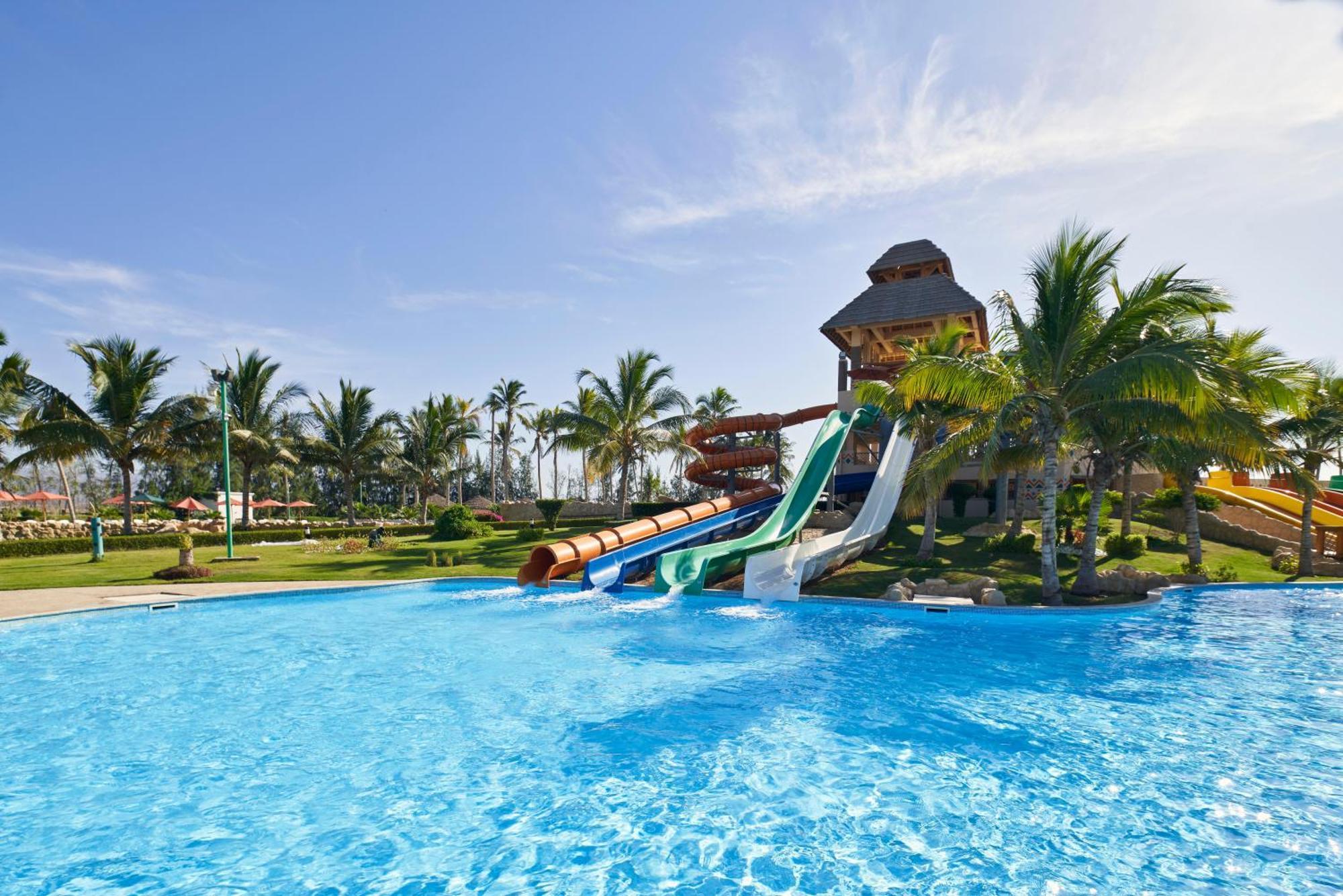 アル ファナル ホテル アンド レジデンシズ サラーラ エクステリア 写真 Water park